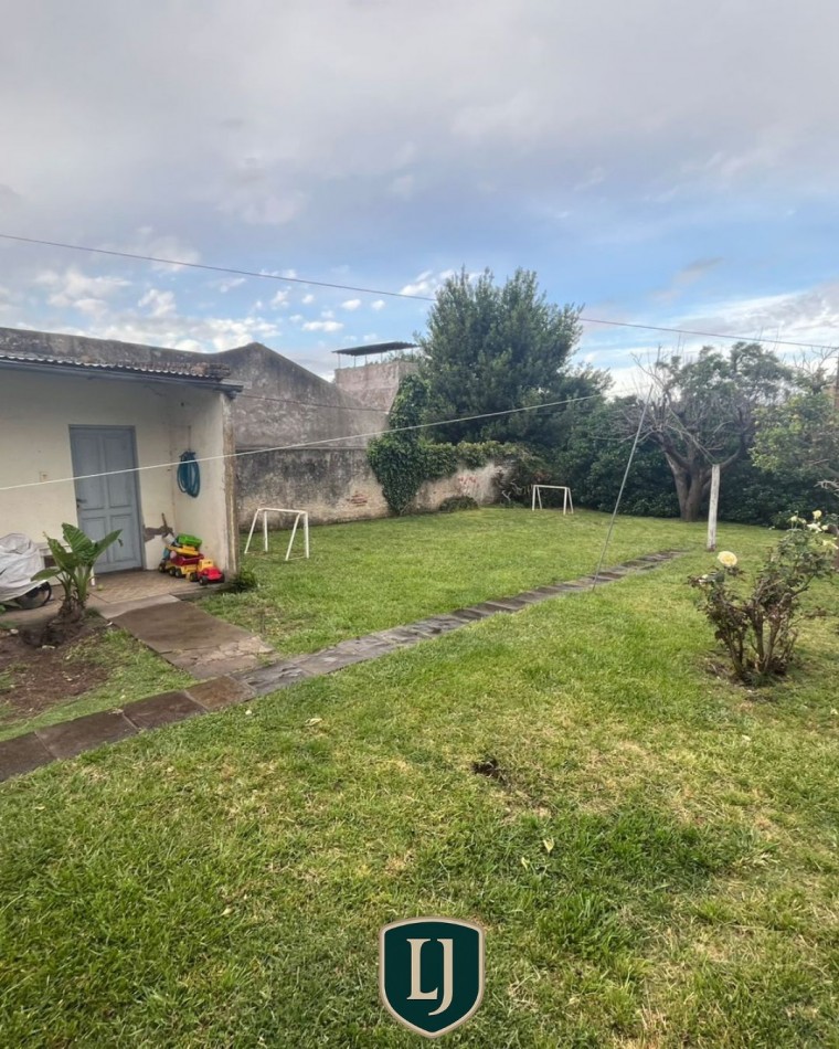 Importante Chalet sobre Av. Favaloro, Balcarce