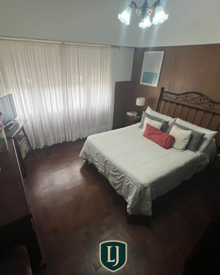 Importante Chalet sobre Av. Favaloro, Balcarce